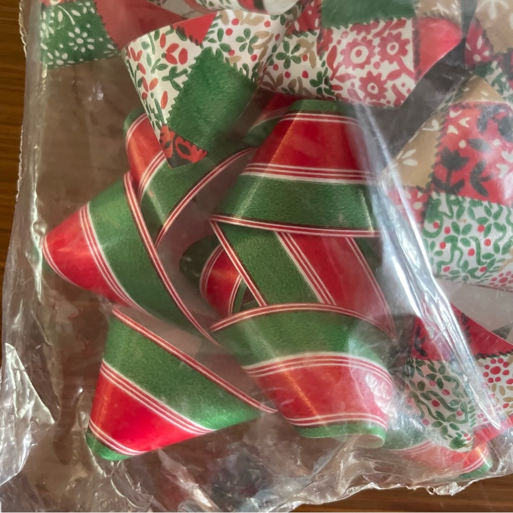 Vintage Berwick Old Fashioned Self-Stick Holiday Bows / Christmas Bows - 12 Bows - Picture 3 of 9